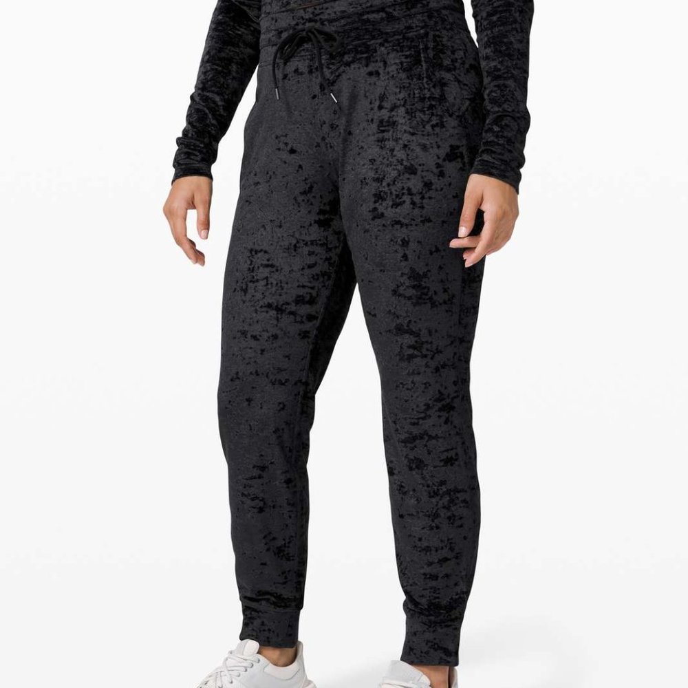 LULULEMON black ready to crush jogger